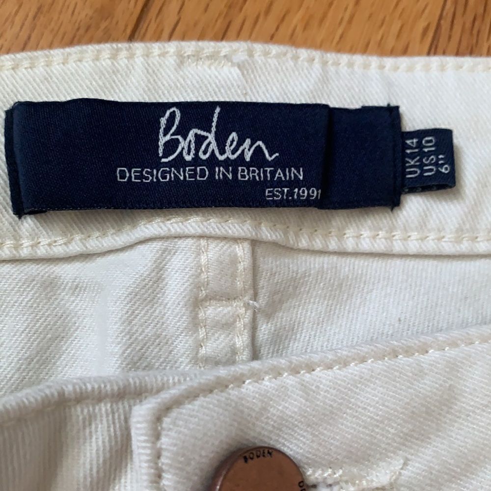 Boden The Salcombe shorts in Ecru 10 6” - Picture 4 of 7